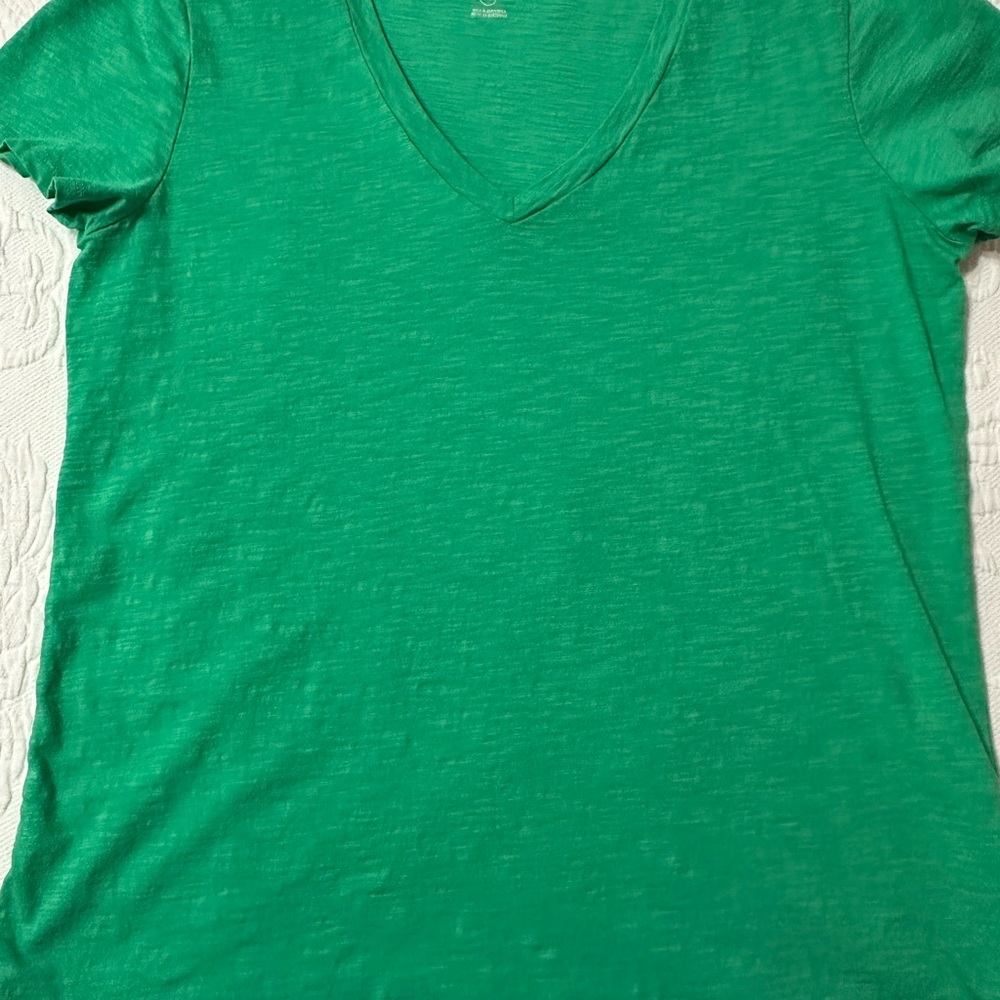 Women’s Universal Thread Bright Green V-Neck Short Sleeve Tee